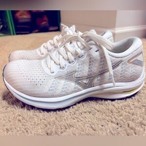 Mizuno Wave Rider 25 running shoes